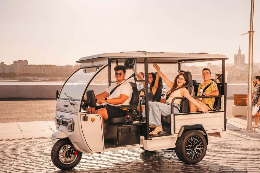 Valencia: 1-hour Private Tuk Tuk Tour - Photo stop strategy: how to get better shots fast