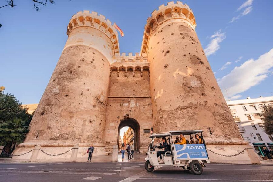 Valencia: 2-hour City Highlights Guided Tour by Tuk Tuk - Malvarrosa and Platja de Llevant: beach air and easy photo moments