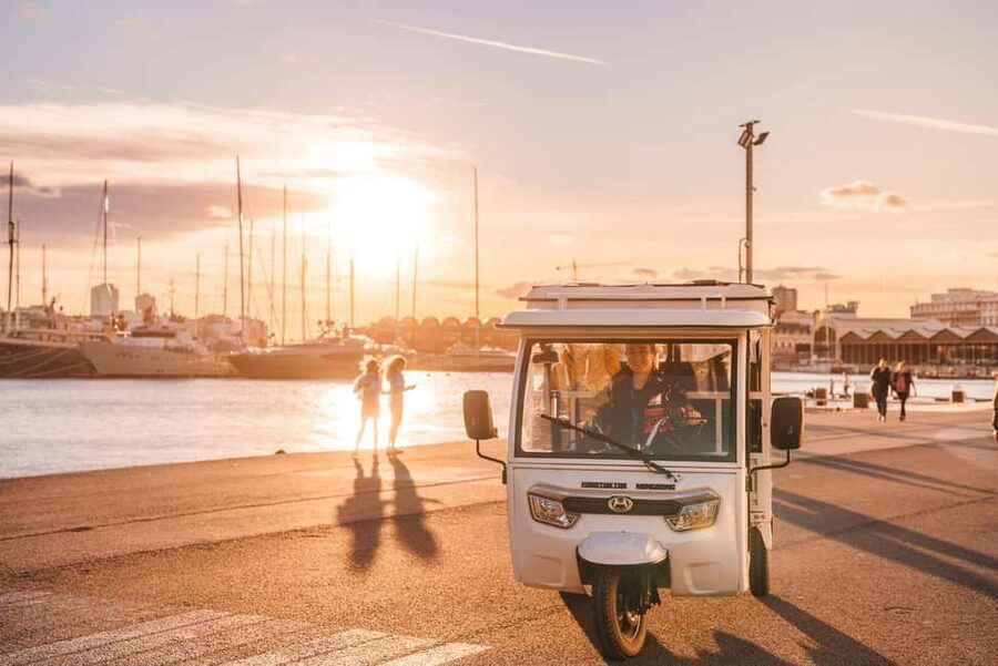 Valencia: 2-hour City Highlights Guided Tuk-Tuk Tour - How the guide makes or breaks this tour (Luda, David, Lucas, Oscar)
