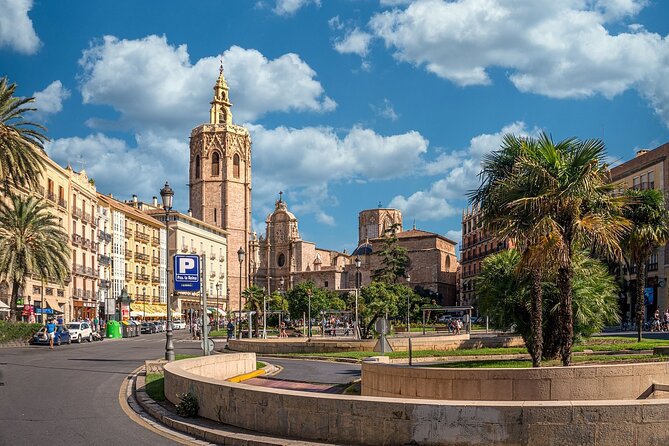 Valencia by Tuk Tuk i: Private tour 1 or 2 hours explore the city - The colorful flower bridge: great views without the climbing
