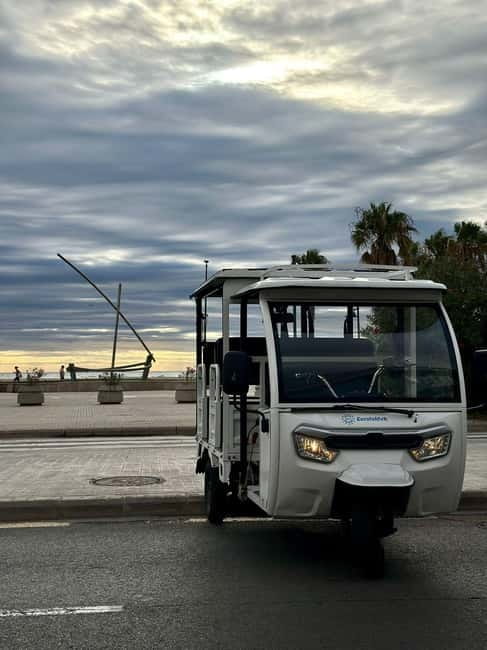 Valencia: Full 2-Hour Tuk Tuk Tour - Meeting near Torres de Serranos: fast start, easy orientation