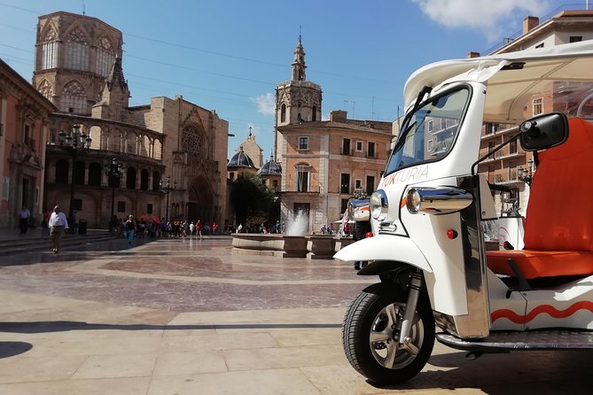 Valencia: Tuk Tuk Full City Tour - Colon Street and the push toward “modern Valencia”