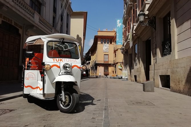 Valencia: Tuk Tuk Full City Tour - Marina turnaround and the sea-facing payoff
