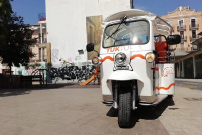Valencia: Tuk Tuk Historical Tour - The Old Town part: getting into the streets that feel like they belong to locals