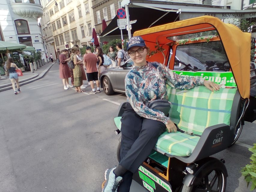 Vienna: Tour RAXI (electric rickshaw) 3 hours in Vienna - Old Danube, Donau Park, and the Danube Canal: water views with breathing room