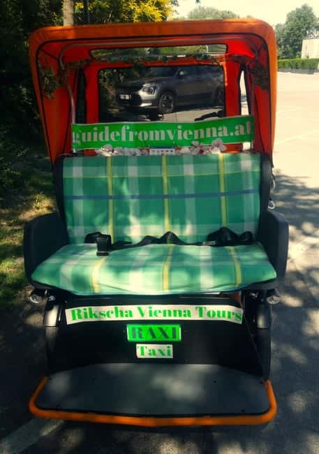 Vienna: Tour with locals in RAXI electric rickshaw - Imperial and modern together: Prater green and the Ringstraße ride