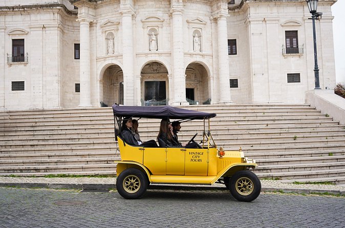 Vintage Tuk Tuk Tour experience in Alfama, Chiado, and Baixa 2h - Largo do Chafariz de Dentro: Narrow Streets and a Ginjinha Moment