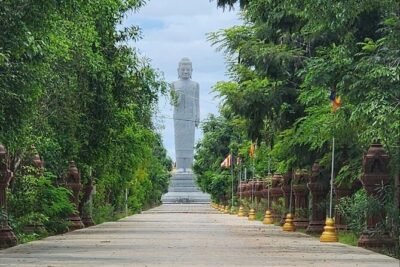 Visit Phnom Udong and Silk Island by Khmer Traditional Tuk-Tuk - Udong Mountain: a morning climb for big views and calmer pacing