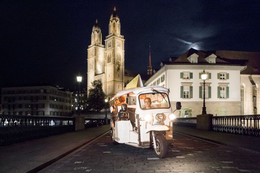 Zurich: Swiss Cheese Fondue and Wine e-Tuk-Tuk Tour - Weather-proof comfort: Zurich in rain and in mist